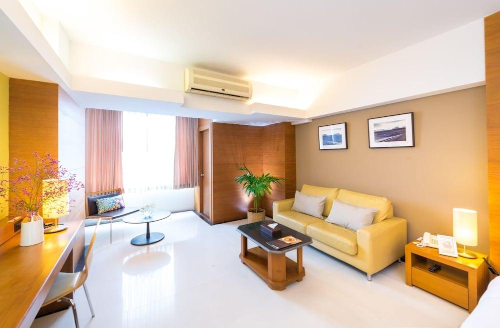 Laemtong Serviced Apartment Si Racha Extérieur photo