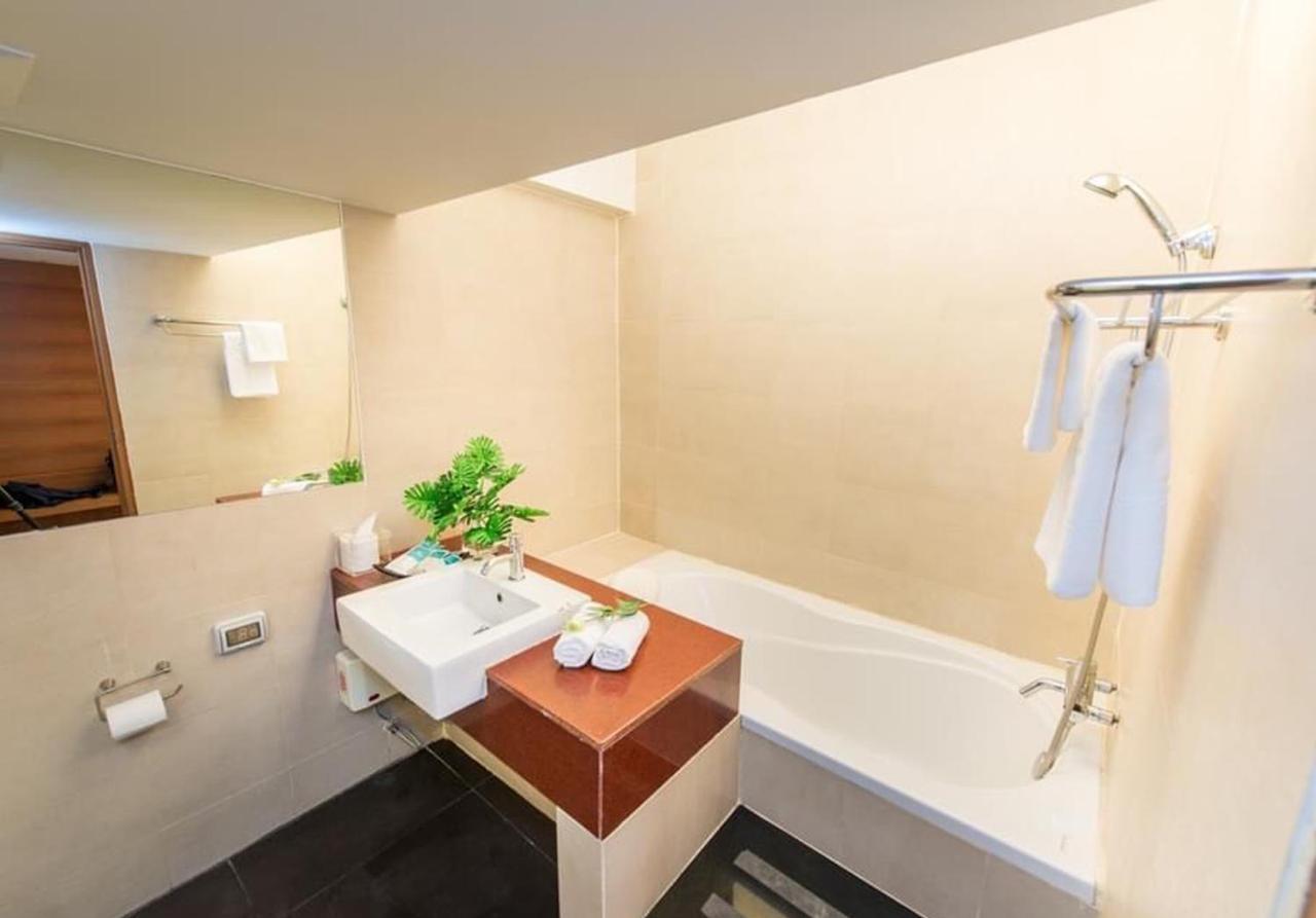 Laemtong Serviced Apartment Si Racha Extérieur photo