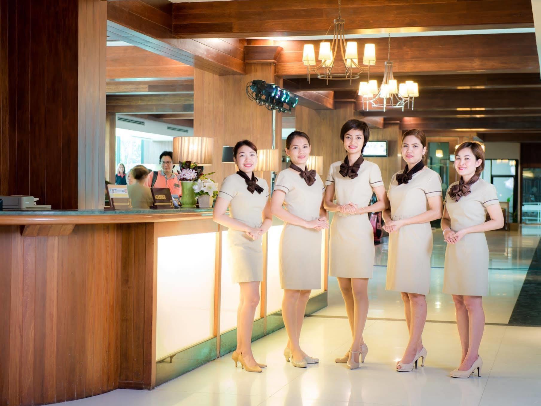 Laemtong Serviced Apartment Si Racha Extérieur photo
