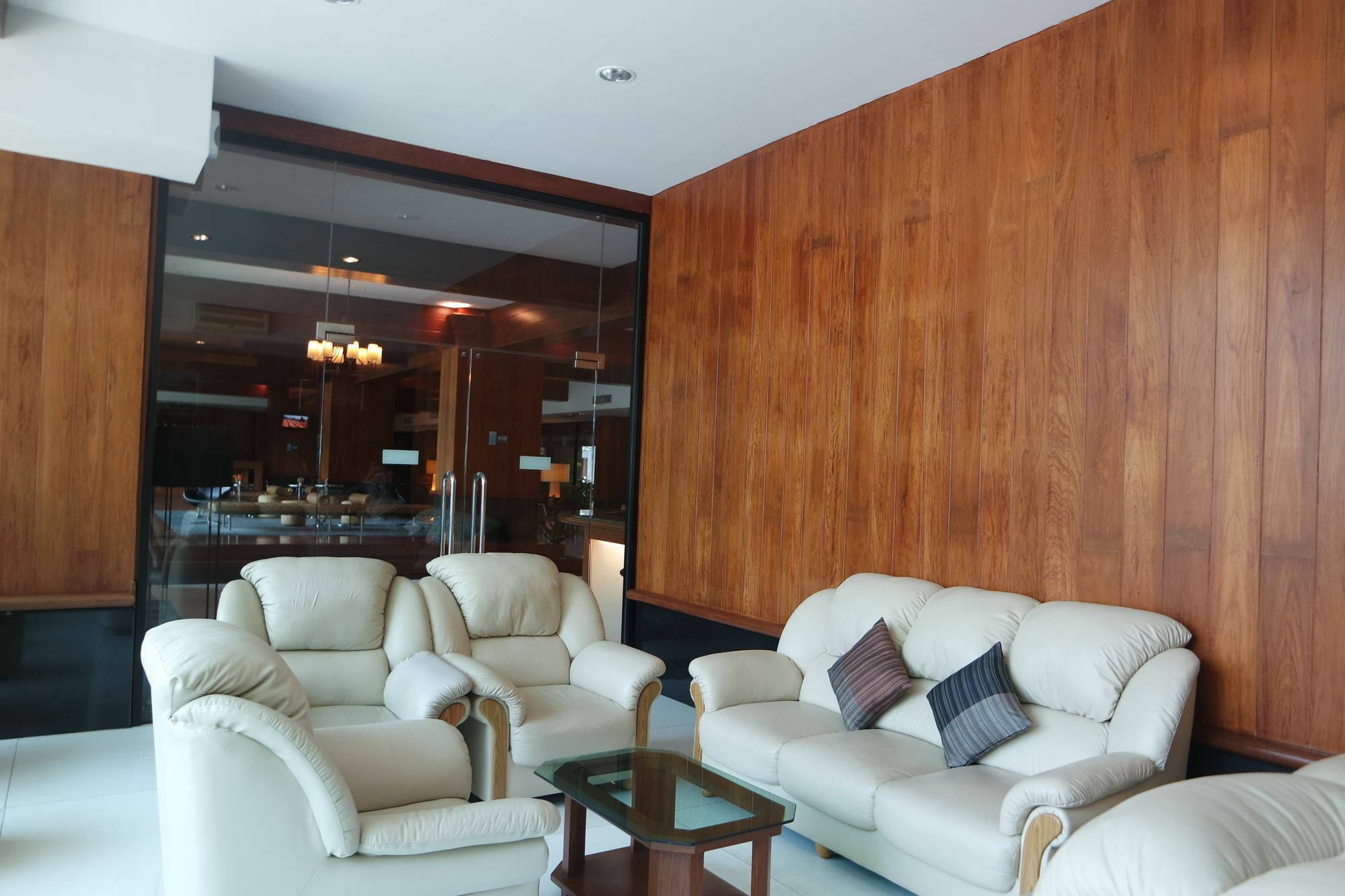 Laemtong Serviced Apartment Si Racha Extérieur photo